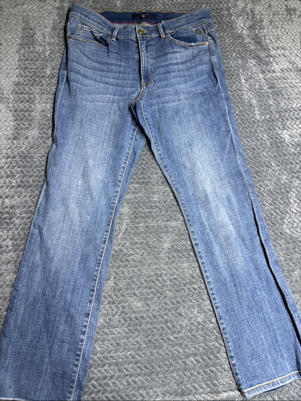 Tommy Hilfiger Women's Straight-Leg Jeans in Medium Blue Wash
